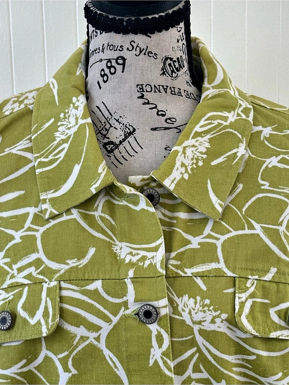 Jones JM Celkection New York Floral Utility Jean  Jacket in Green & White